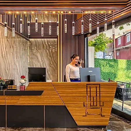 Airport Waves Hotel 4*