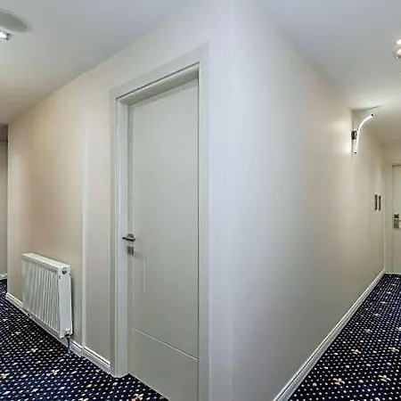 Hotel Airport Waves 4*