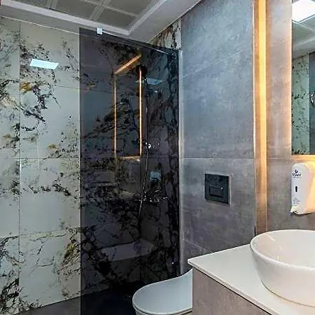 Airport Waves Hotel 4*