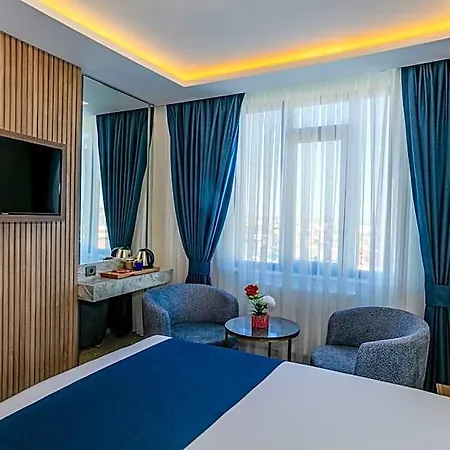 Hotel Airport Waves 4*