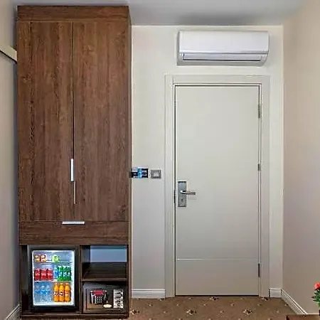 Airport Waves Hotel 4*