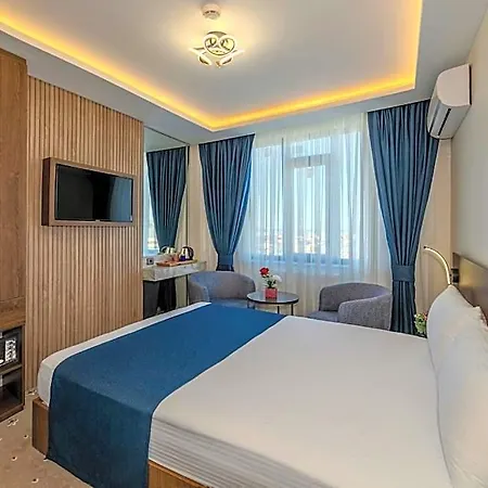 Hotel Airport Waves 4*